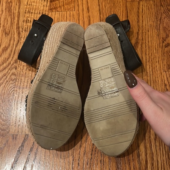 Dolce Vita Woman’s Black and Tan Wedges Size 7 - Picture 5 of 6